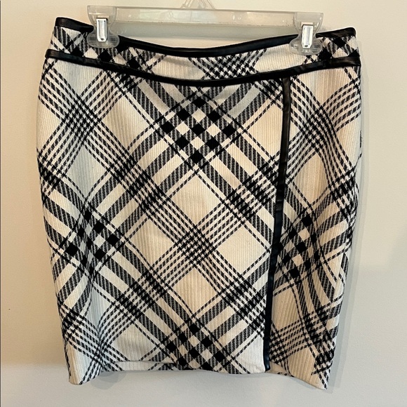 White House Black Market Dresses & Skirts - White House Black Market Plaid Pencil Skirt